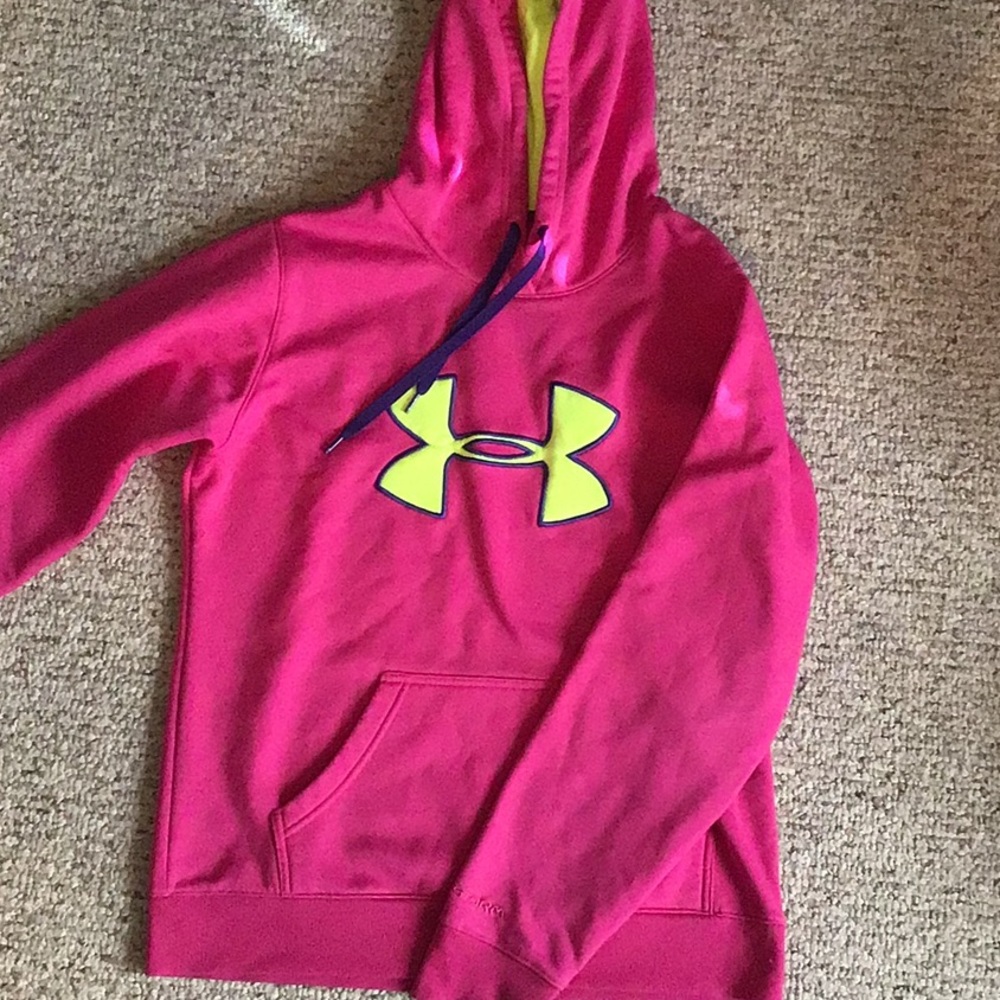 Medium Under Armour sweatshirt